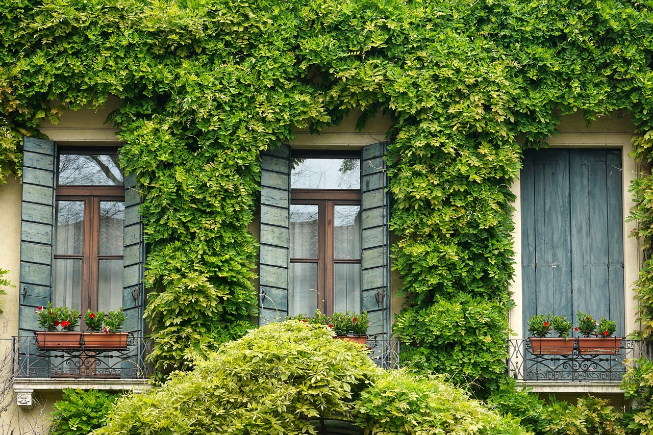 Balkony i tarasy jako przedłużenie wnętrza: Przytulne przestrzenie na świeżym powietrzu